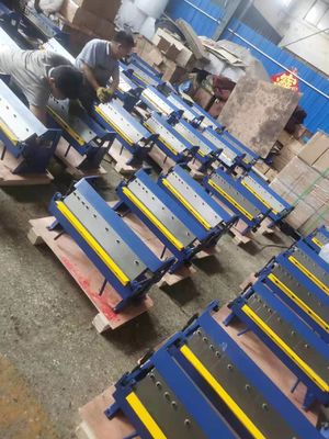 Máy phanh kim loại gấp chính xác Tấm sắt Máy uốn kim loại thủy lực