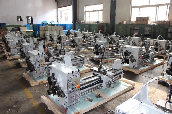 Máy tiện kim loại CNC C6241 Cấu trúc tường đôi 230V Máy tiện băng ghế kim loại